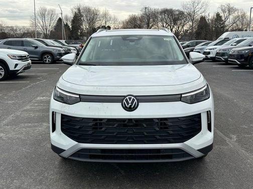 Pure White 2026 Volkswagen Tiguan 2.0T SE