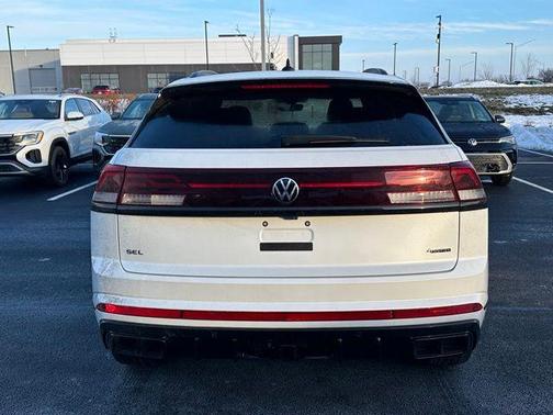 2026 Volkswagen Atlas Cross Sport 2.0T SEL R-Line Black