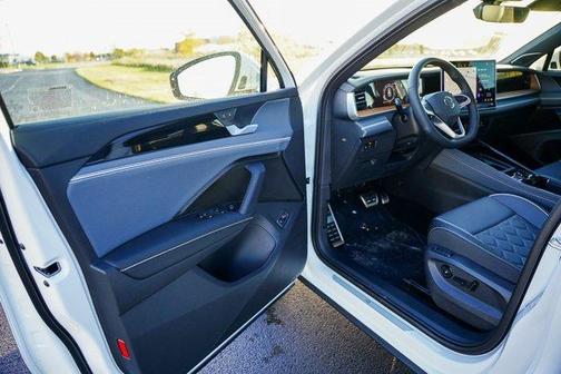 2026 Volkswagen Tiguan 2.0T SEL R-Line