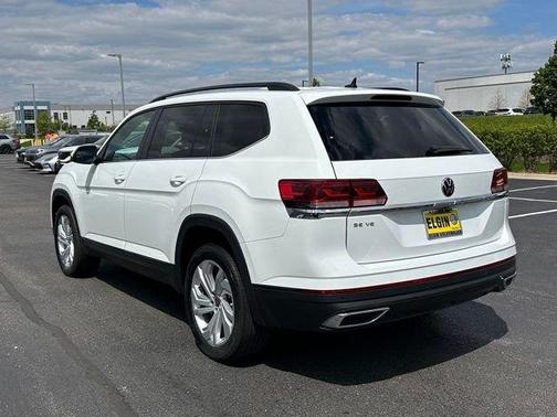 Pure White 2021 Volkswagen Atlas 3.6 V6 SE w/ Technology