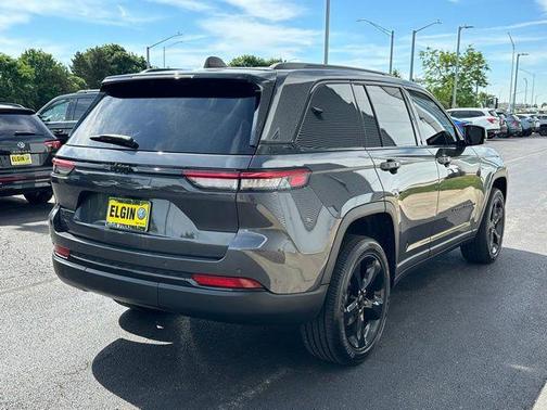 Metallic 2023 Jeep Grand Cherokee Altitude