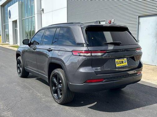 Metallic 2023 Jeep Grand Cherokee Altitude