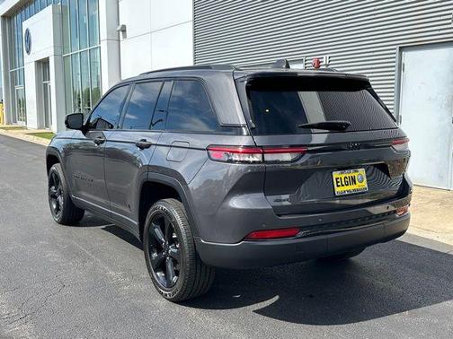 Metallic 2023 Jeep Grand Cherokee Altitude
