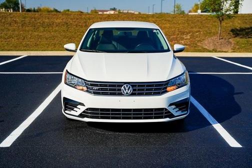 2016 Volkswagen Passat 1.8T R-Line w/ Comfort