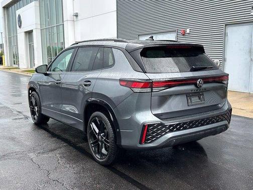 Platinum Gray Metallic 2025 Volkswagen Tiguan 2.0T SE R-Line Black
