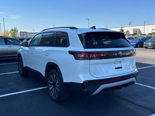 White 2027 Volkswagen Atlas SE w/Technology