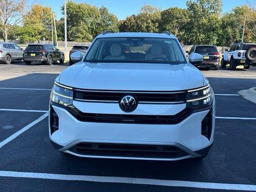 White 2027 Volkswagen Atlas SE w/Technology