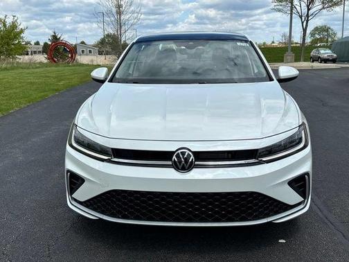 Opal White Pearl 2026 Volkswagen Jetta 1.5T SE