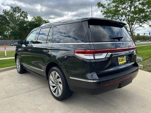 Starlight 2023 Lincoln Navigator Reserve
