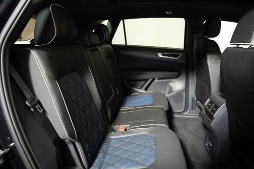 2025 Volkswagen Atlas Cross Sport 2.0T SEL Premium R-Line
