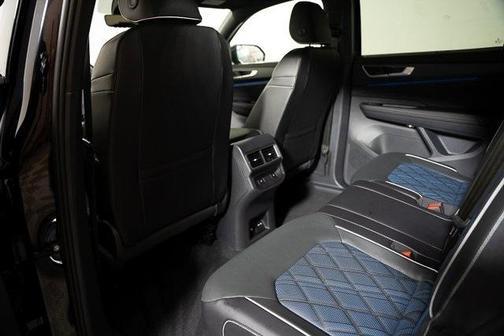 2025 Volkswagen Atlas Cross Sport 2.0T SEL Premium R-Line