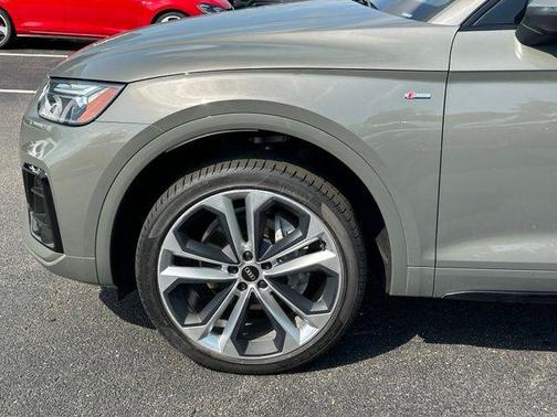 Chronos Gray Metallic 2023 Audi Q5 45 S line quattro Premium