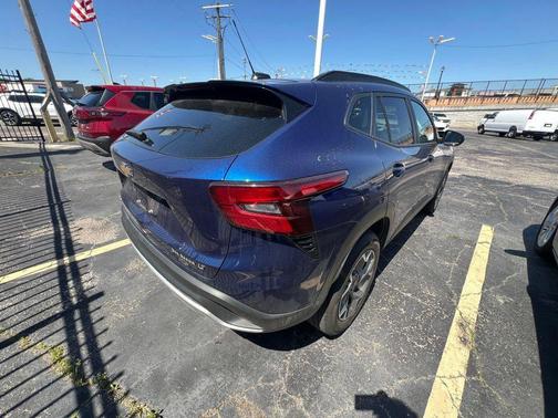Blue Glow Metallic 2024 Chevrolet Trax LT