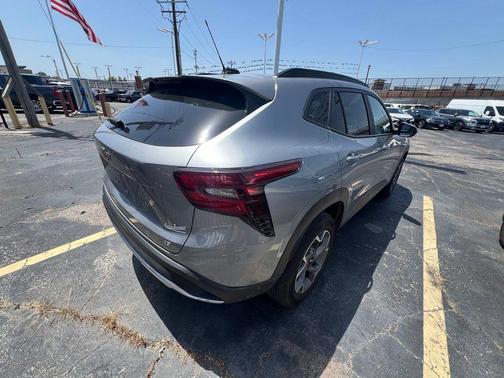 Sterling Gray Metallic 2025 Chevrolet Trax LT