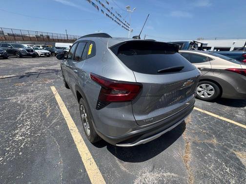 Sterling Gray Metallic 2025 Chevrolet Trax LT
