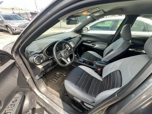 Gun Metallic 2021 Nissan Kicks SR