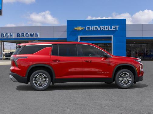 Radiant Red Tintcoat 2026 Chevrolet Traverse LT