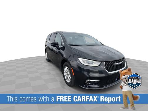 Brilliant Black Crystal Pearlcoat 2023 Chrysler Pacifica Touring L