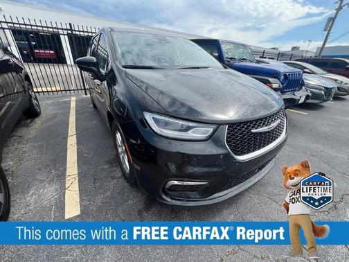 Brilliant Black Crystal Pearlcoat 2023 Chrysler Pacifica Touring L