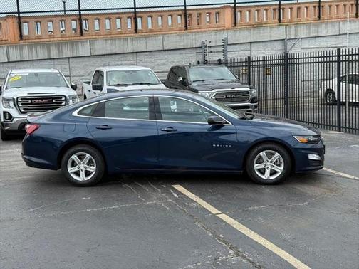 2022 Chevrolet Malibu FWD LT