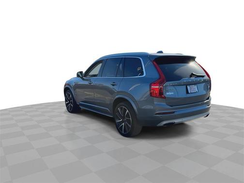 2020 Volvo XC90 T6 Momentum