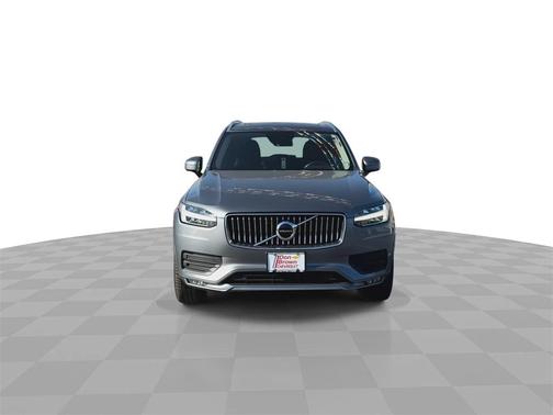 2020 Volvo XC90 T6 Momentum