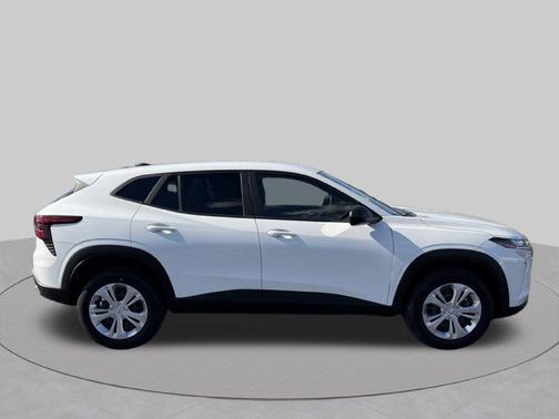 Summit White 2025 Chevrolet Trax LS