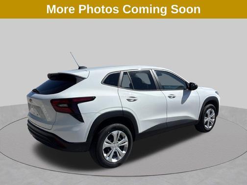 Summit White 2025 Chevrolet Trax LS