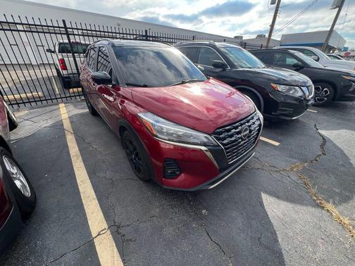 2022 Nissan Kicks SR