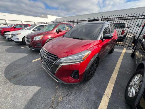 2022 Nissan Kicks SR