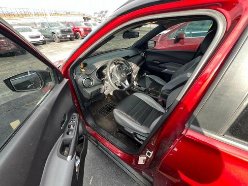 2022 Nissan Kicks SR