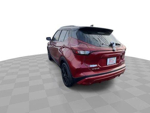 2022 Nissan Kicks SR
