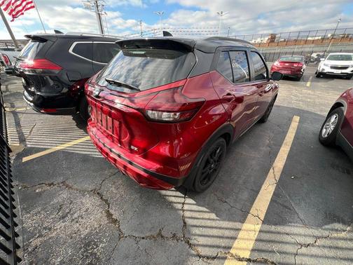 2022 Nissan Kicks SR