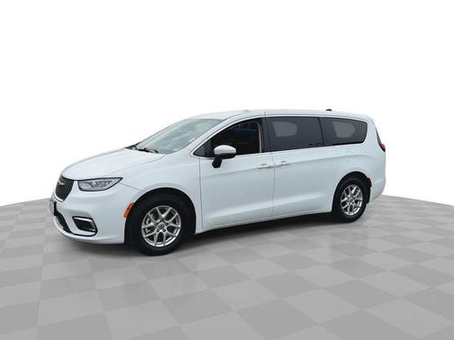 Bright White Clearcoat 2023 Chrysler Pacifica Touring L