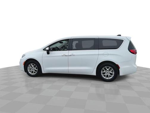 Bright White Clearcoat 2023 Chrysler Pacifica Touring L