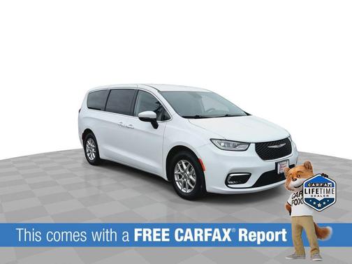 Bright White Clearcoat 2023 Chrysler Pacifica Touring L