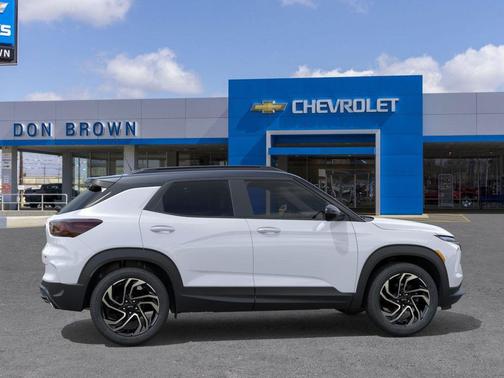 Iridescent Pearl Tricoat 2026 Chevrolet Trailblazer RS