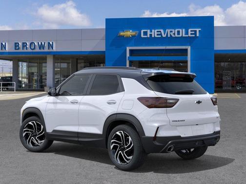 Iridescent Pearl Tricoat 2026 Chevrolet Trailblazer RS