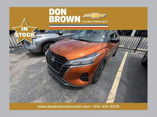 Monarch Orange Metallic/Super Black 2023 Nissan Kicks SR