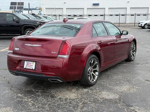 2018 Chrysler 300 Touring