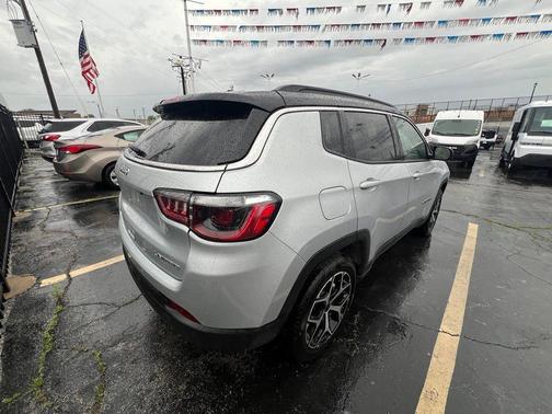 Silver Zynith Metallic Clearcoat 2026 Jeep Compass Limited