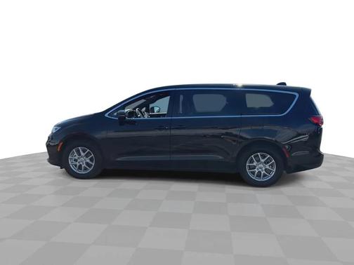 Diamond Black Crystal Pearlcoat 2025 Chrysler Pacifica L