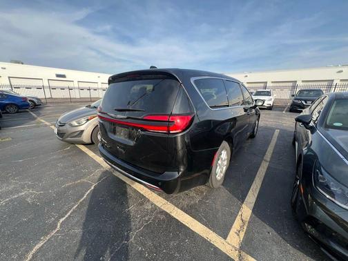 2025 Chrysler Pacifica L