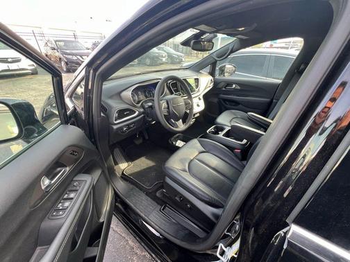 2025 Chrysler Pacifica L