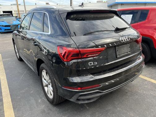 2025 Audi Q3 Premium 45 TFSI S line quattro Tiptronic