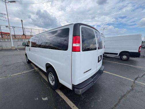 Summit White 2025 Chevrolet Express 3500 RWD 3500 Extended Wheelbase LT