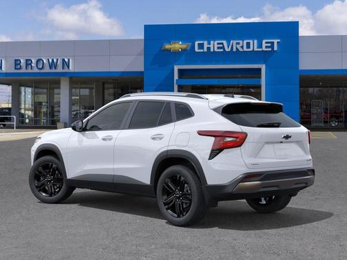 Summit White 2026 Chevrolet Trax FWD ACTIV
