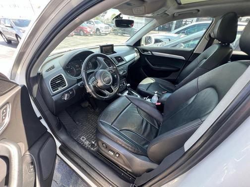 Glacier White Metallic 2016 Audi Q3 2.0T Premium Plus
