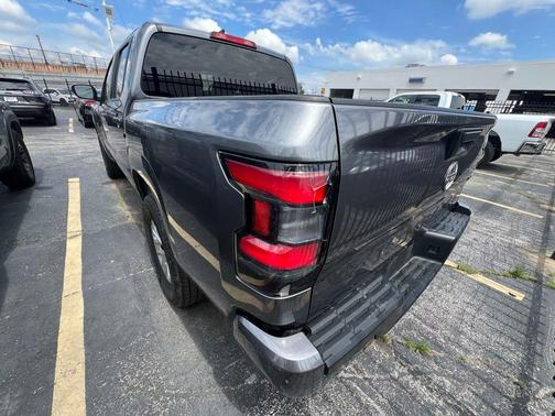 Gun Metallic 2024 Nissan Frontier SV