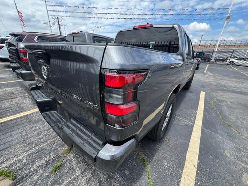 Gun Metallic 2024 Nissan Frontier SV